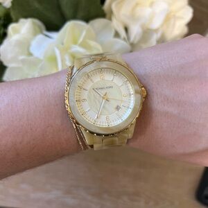 Authentic Michael Kors MK-5299 Women’s Watch – Cream/Gold Tone Resin Bracelet